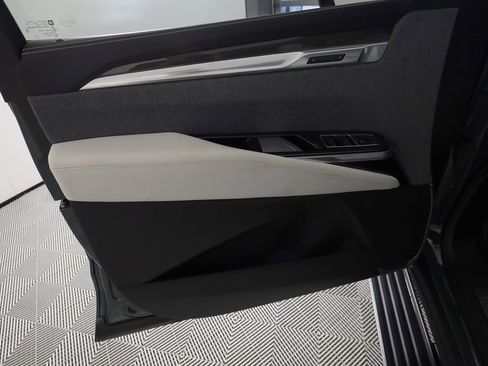 Used 2025 Cadillac Escalade V w/ LPO, ONYX Package image 17