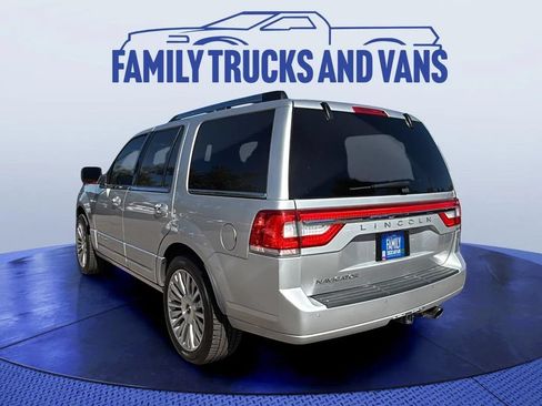 Used 2017 Lincoln Navigator Select AWD/4WD image 3