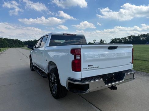 Used 2023 Chevrolet Silverado 1500 LT AWD/4WD image 7