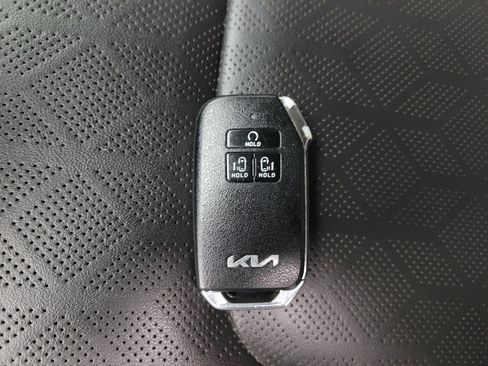 Used 2023 Kia Carnival LX FWD image 32