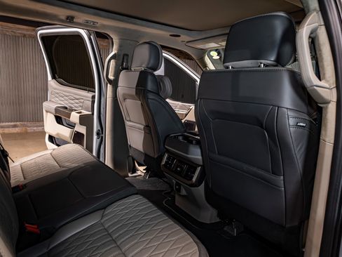 Used 2026 Ford F450 Platinum w/ Platinum Plus Package image 28