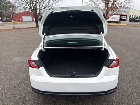 Used 2025 Toyota Camry LE image 17