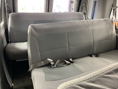 Used 2007 Ford E-350 and Econoline 350 Extended Wagon Super Duty RWD image 26