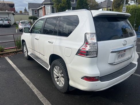 Used 2018 Lexus GX 460 image 3