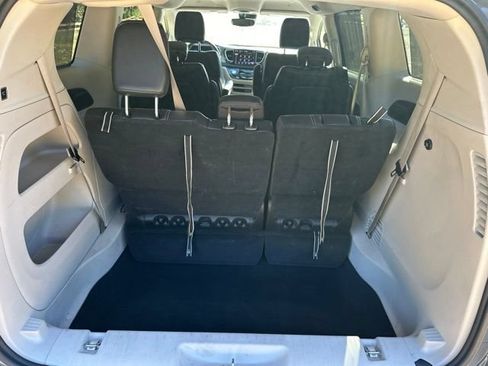 Used 2022 Chrysler Pacifica Touring-L FWD image 26