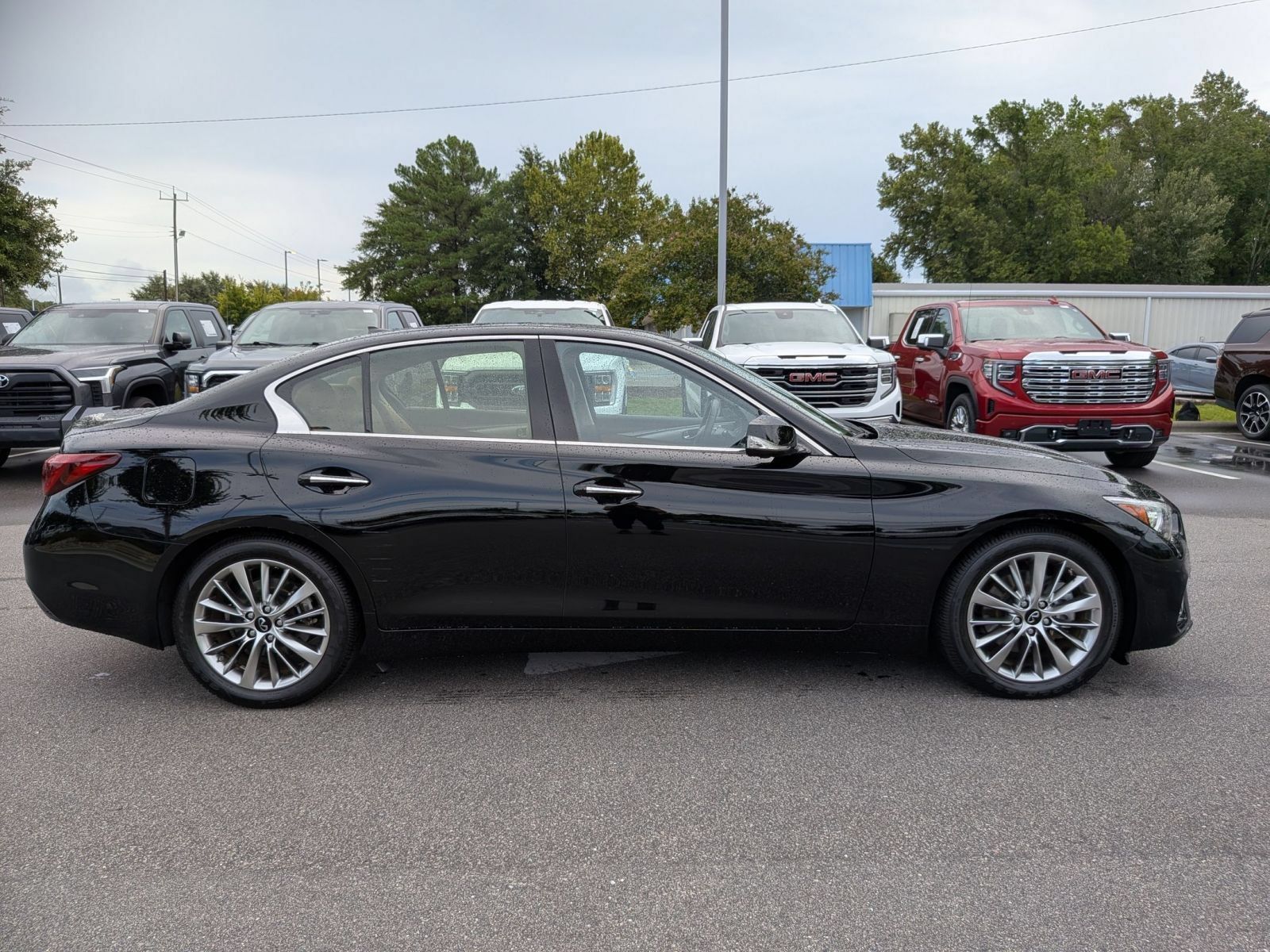 Used 2023 INFINITI Q50 Luxe w/ Cargo Package RWD image 2