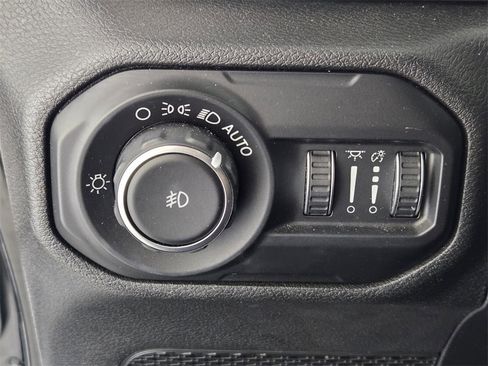 Used 2020 Jeep Wrangler Sport image 23