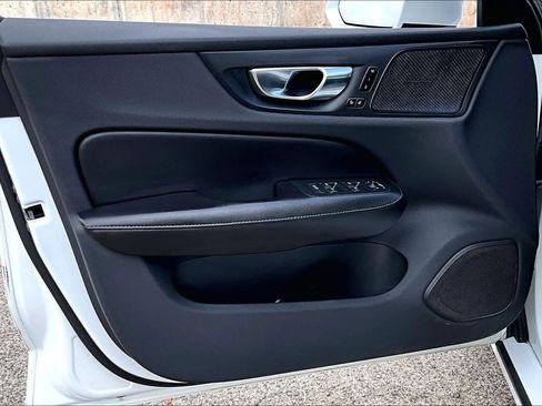 Used 2020 Volvo S60 T6 Momentum image 26