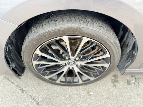 Used 2019 Toyota Camry SE FWD image 2