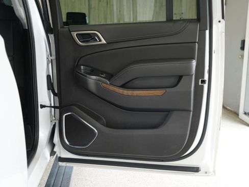 Used 2020 GMC Yukon XL Denali w/ Denali Premium Package image 35