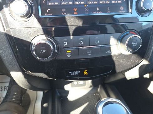 Used 2018 Nissan Rogue S FWD image 21