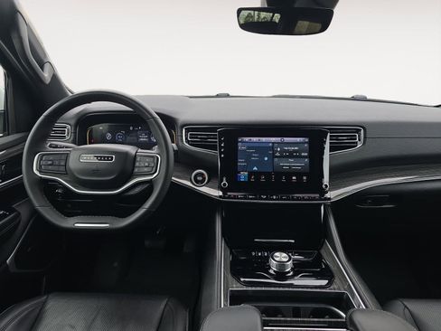 Used 2022 Jeep Wagoneer Series II RWD image 9
