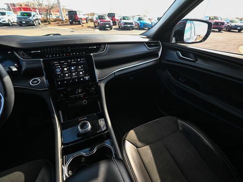 Used 2023 Jeep Grand Cherokee L Laredo image 36