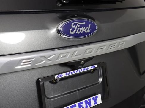 Certified 2018 Ford Explorer XLT w/ Equipment Group 202A image 25