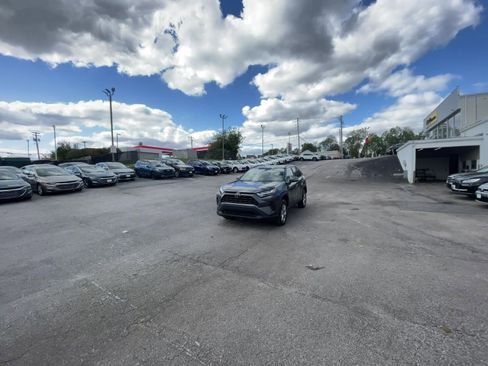 Used 2025 Toyota RAV4 XLE image 16