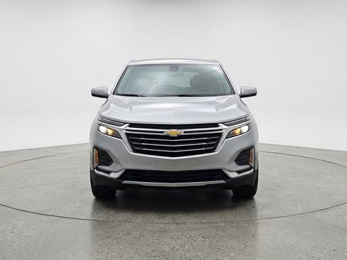 Used 2025 Chevrolet Equinox LT FWD image 2