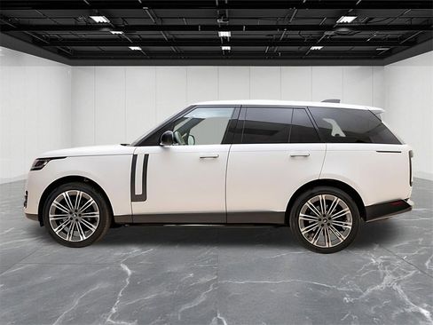 Used 2025 Land Rover Range Rover Autobiography image 2