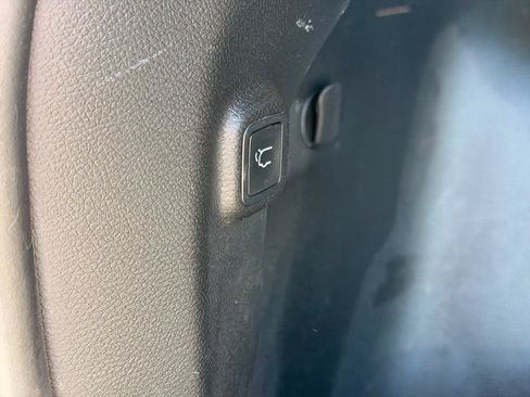 Used 2019 Jeep Cherokee Limited w/ Trailer Tow Group AWD/4WD image 16