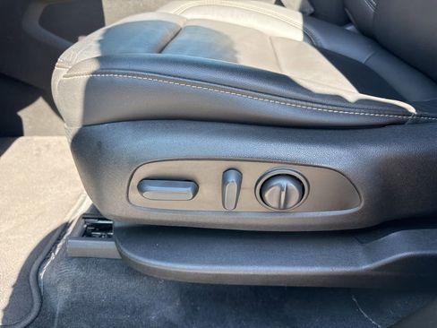 Used 2023 Chevrolet Traverse LT w/ Midnight/Sport Edition image 10