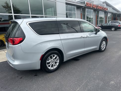 Used 2024 Chrysler Voyager LX FWD image 3