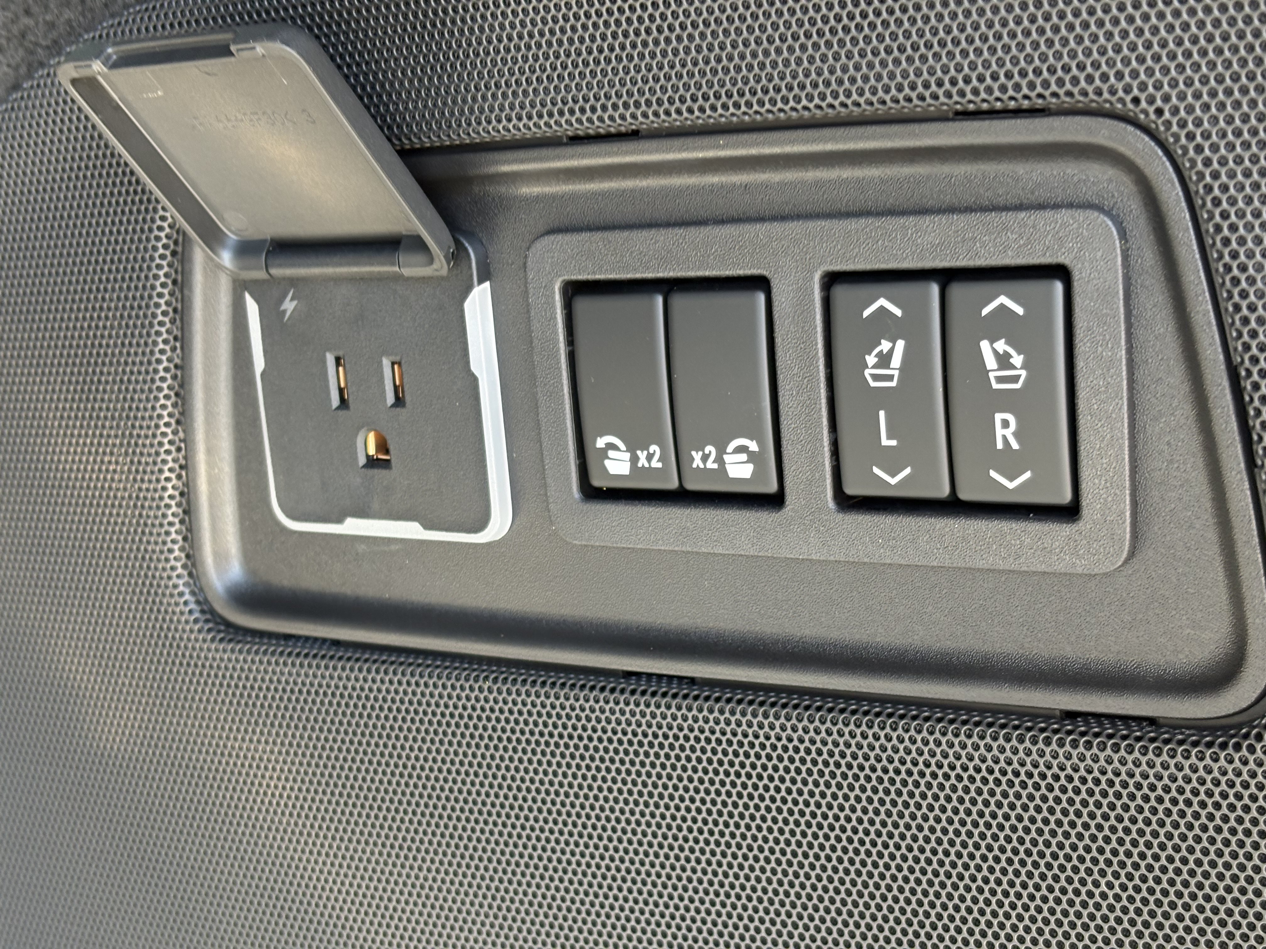 New 2026 Cadillac Escalade Luxury AWD/4WD image 10
