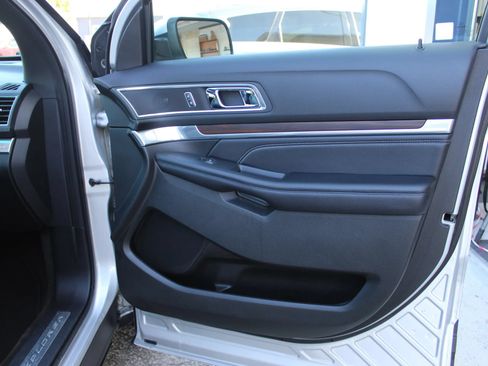 Used 2016 Ford Explorer Limited w/ Equipment Group 301A AWD/4WD image 30