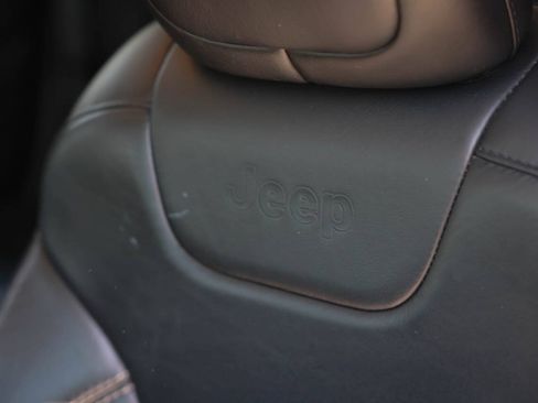 Used 2017 Jeep Cherokee High Altitude AWD/4WD image 19
