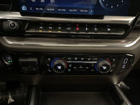 Used 2022 Chevrolet Silverado 1500 LTZ w/ LTZ Premium Package AWD/4WD image 11