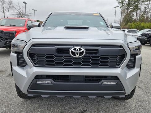 Used 2025 Toyota Tacoma TRD Sport image 2