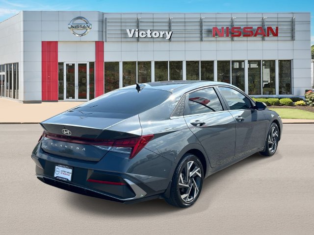 Used 2024 Hyundai Elantra SEL w/ Convenience Package FWD image 3