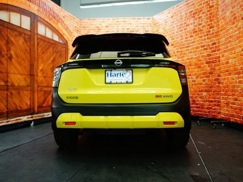Used 2025 Nissan Kicks SR w/ Illumination Package AWD/4WD image 9