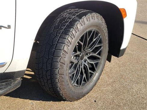 Used 2021 GMC Yukon XL SLT w/ SLT Premium Package image 6