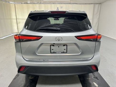 Used 2023 Toyota Highlander XLE AWD/4WD image 22