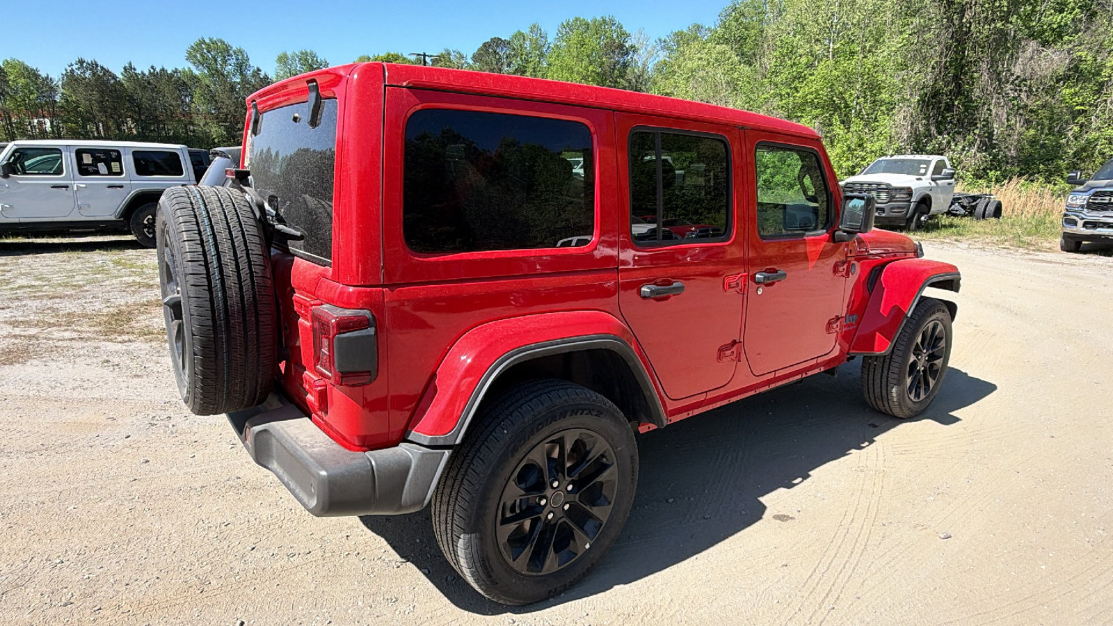 Used 2025 Jeep Wrangler Unlimited Sahara w/ Safety Group AWD/4WD image 8