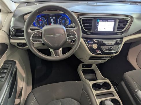 Used 2022 Chrysler Voyager LX image 13
