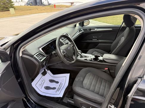 Used 2016 Ford Fusion SE image 9