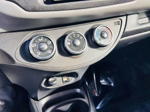 Used 2015 Toyota Yaris L image 26