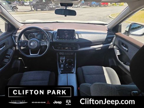 Used 2023 Nissan Rogue SV FWD image 25
