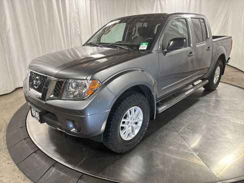 Used 2019 Nissan Frontier SV image 1