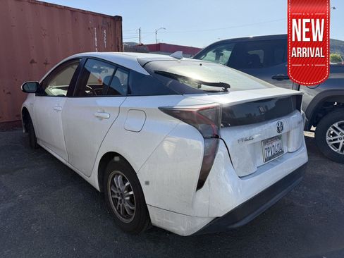 Used 2016 Toyota Prius Two image 1