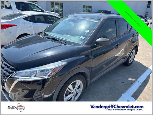 Used 2022 Nissan Kicks S FWD image 1