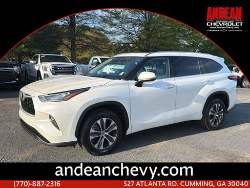 Used 2020 Toyota Highlander XLE image 1