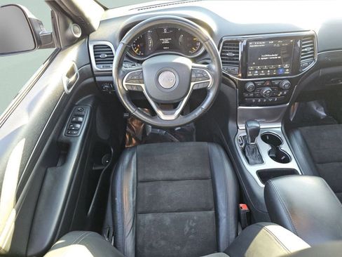 Used 2020 Jeep Grand Cherokee Altitude image 4
