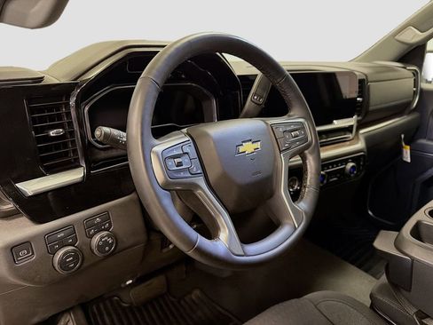Used 2023 Chevrolet Silverado 1500 LT AWD/4WD image 12