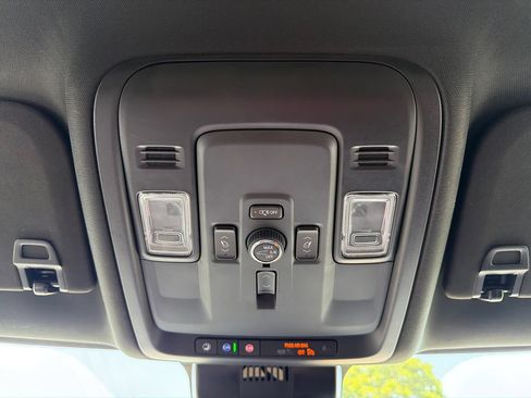 Used 2025 GMC Yukon Denali AWD/4WD image 36