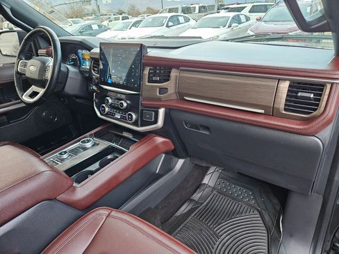Used 2023 Ford Expedition Limited image 37
