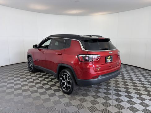 Used 2025 Jeep Compass Limited AWD/4WD image 8