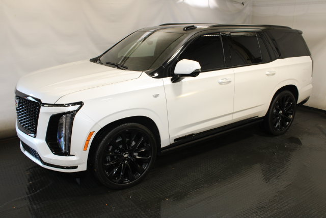 Used 2025 Cadillac Escalade Sport Platinum w/ LPO, ONYX Package AWD/4WD image 2