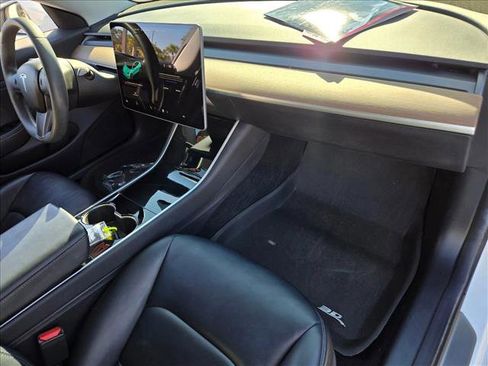 Used 2020 Tesla Model 3 Performance image 18