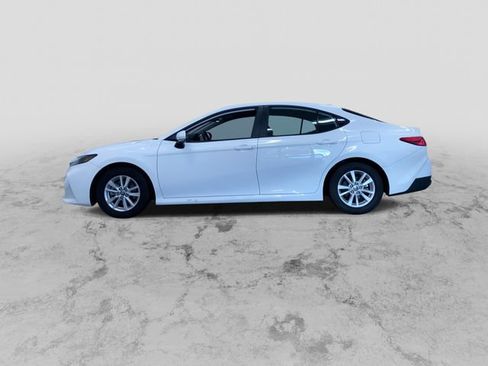 Used 2025 Toyota Camry LE image 7